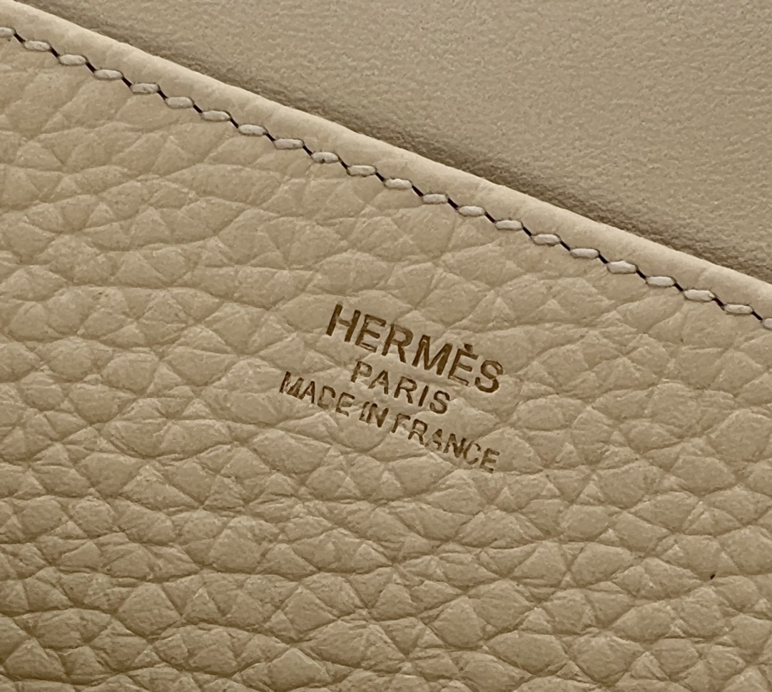 Hermes Halzan 25 Handbag Shoulder Bag In Cream White Clemence Leather